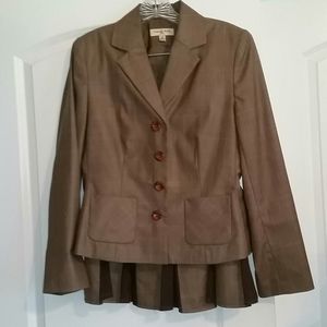 Two-piece skirt suit with flared ruffle skirt